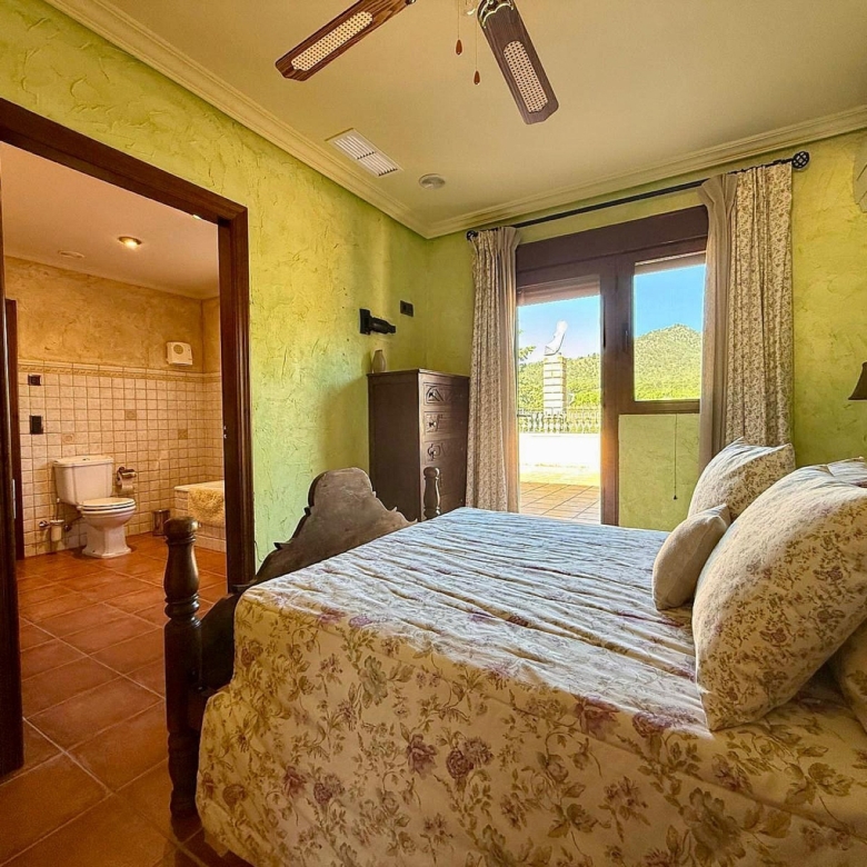 Luxurious Property in Salinas (Ref: DOSI-3573)