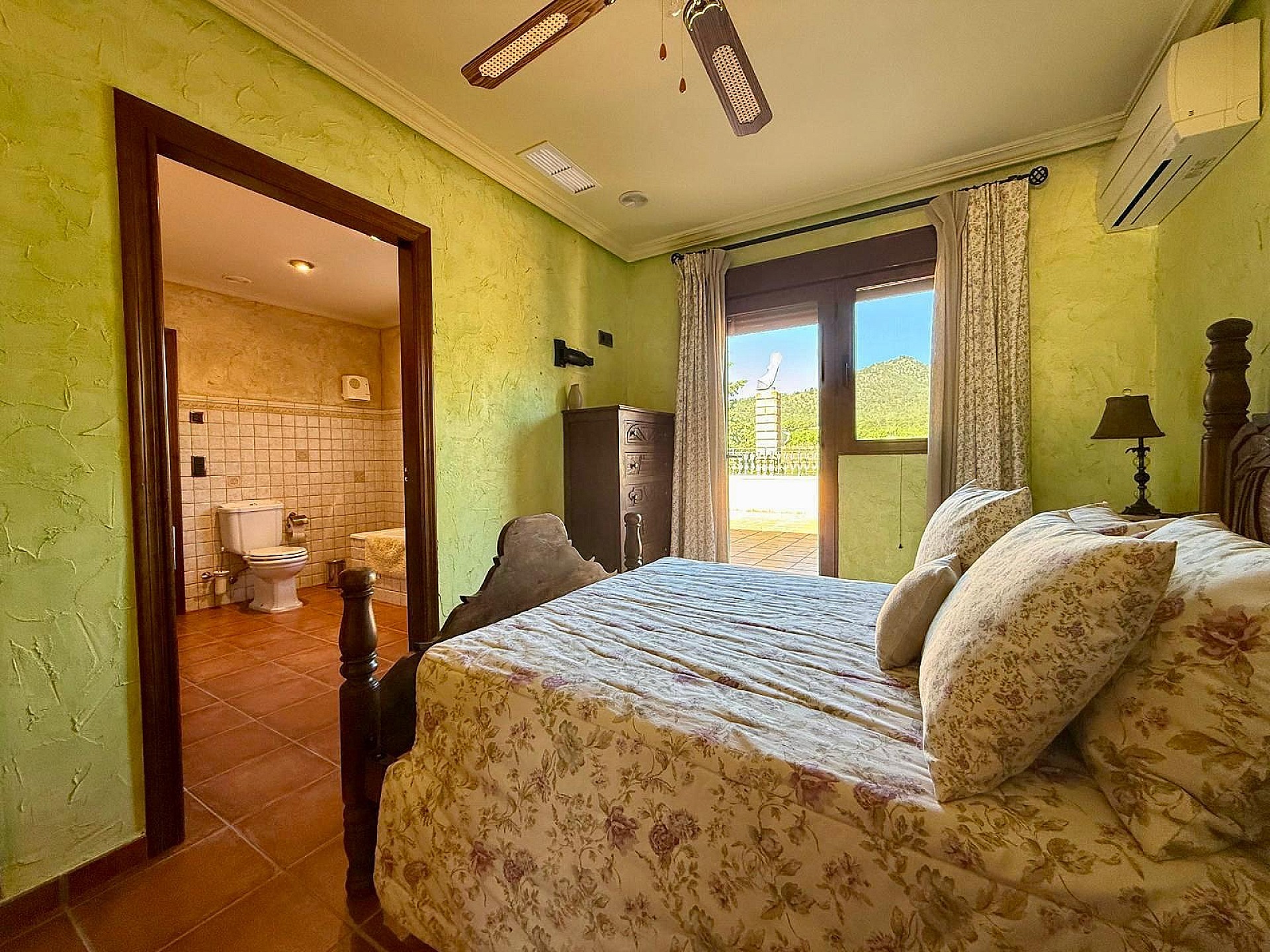 Luxurious Property in Salinas (Ref: DOSI-3573)